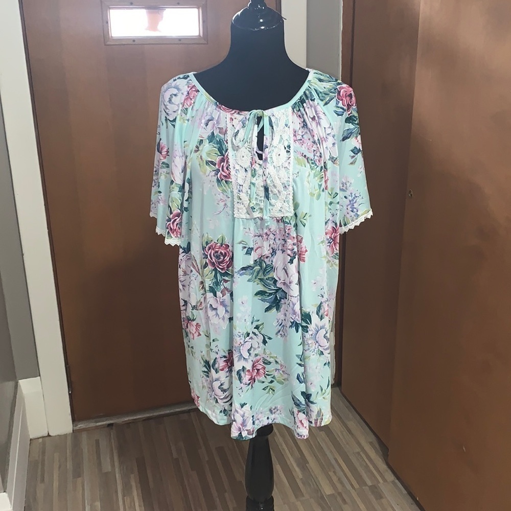 Spring Mint green floral blouse with crochet!